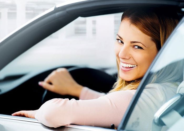 woman-car-sweb-ecom-810x580