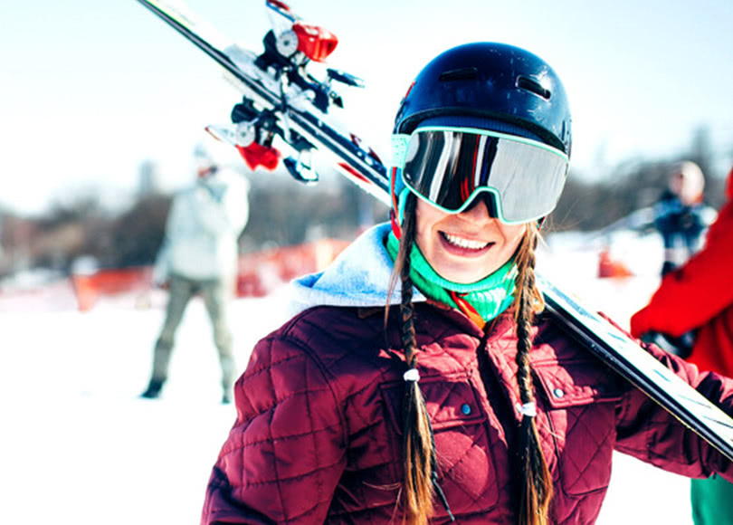 female-skier-810x580