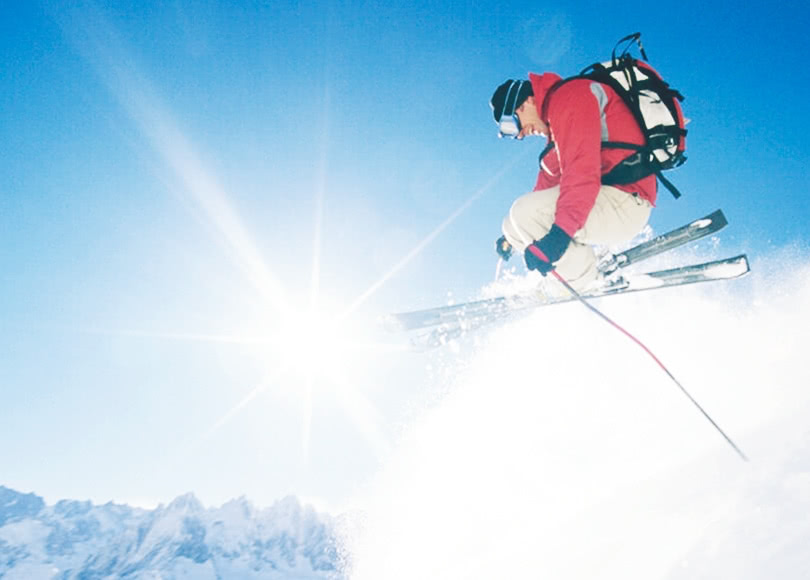 male-skier-jump-810x580