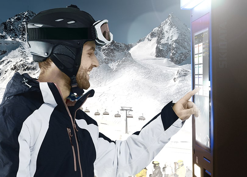 skier-buying-ticket-skiosk-lite-810x580