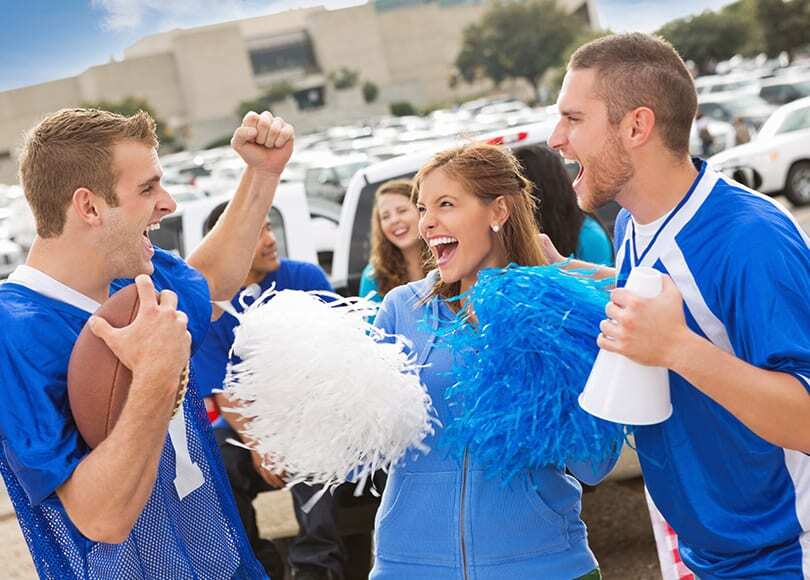 college-football-tailgate-parking-810x580