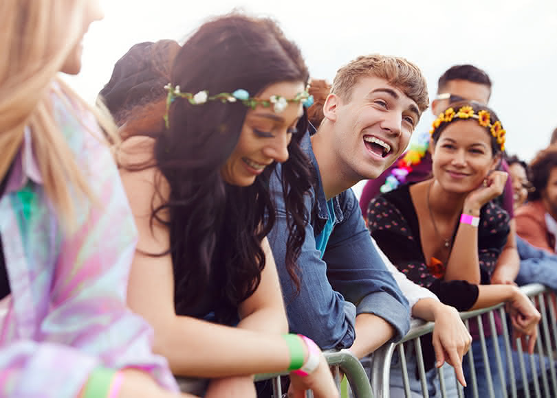 fans-fence-festival-810x580